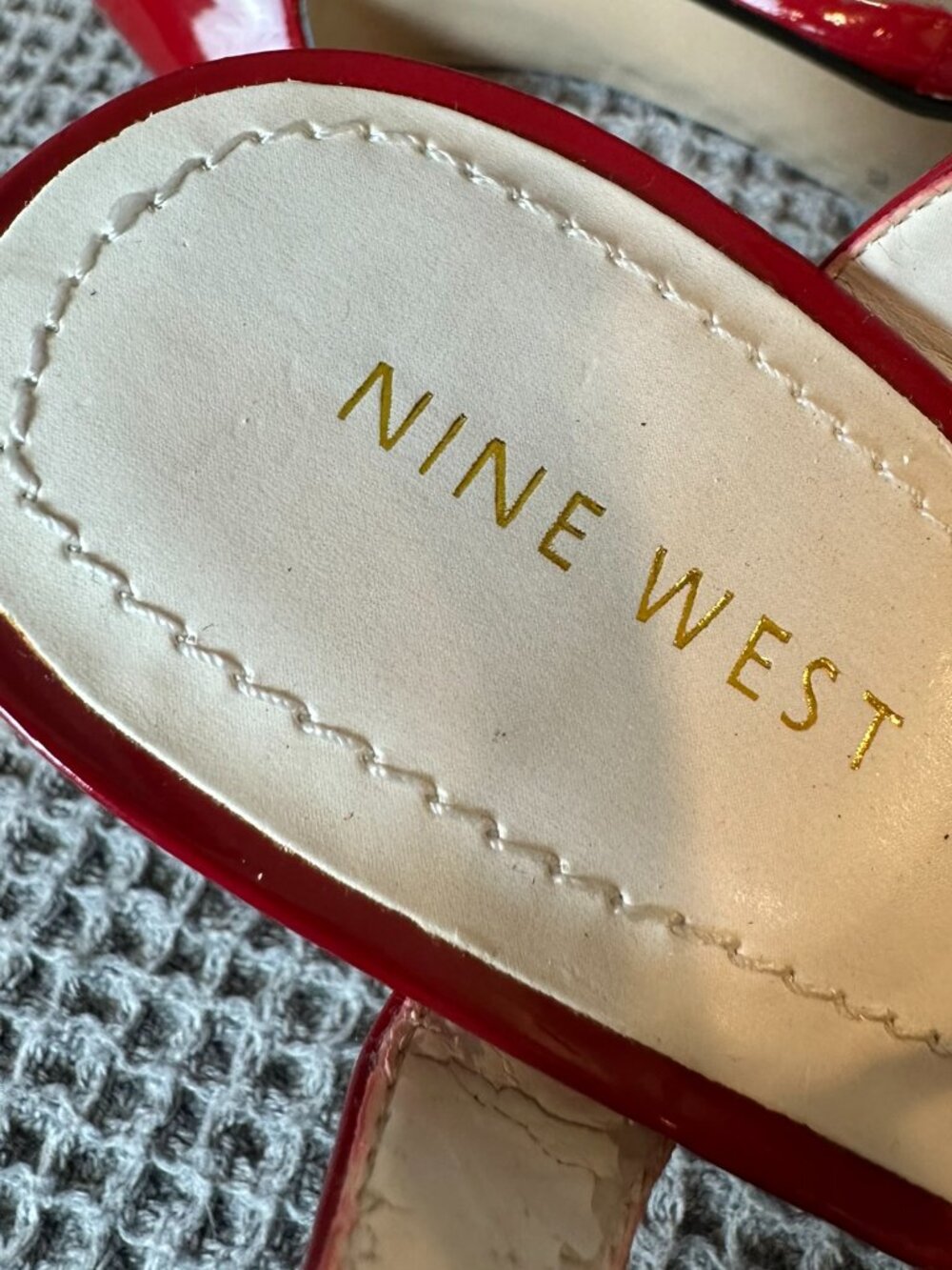 Nine West 10 Red Patent T-Strap Peep Toe Heels NWOB Retro Pinup Rockabilly - Picture 6 of 10